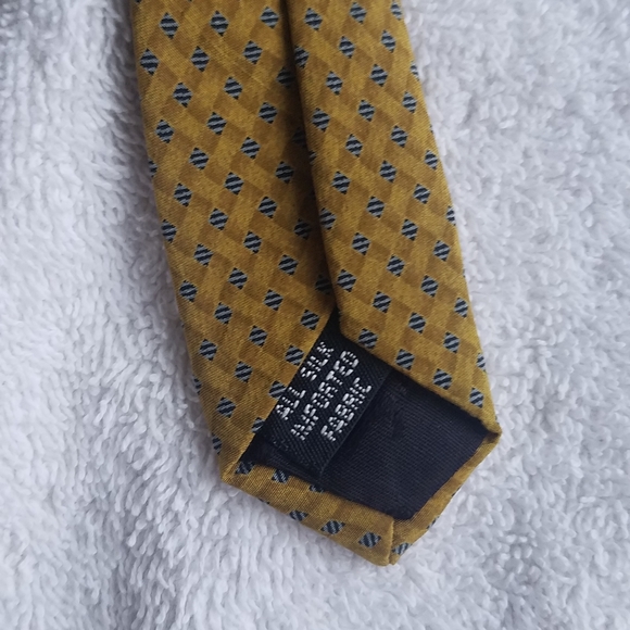 Kenneth Cole New York All Silk Necktie  / Suit Tie - Picture 8 of 13